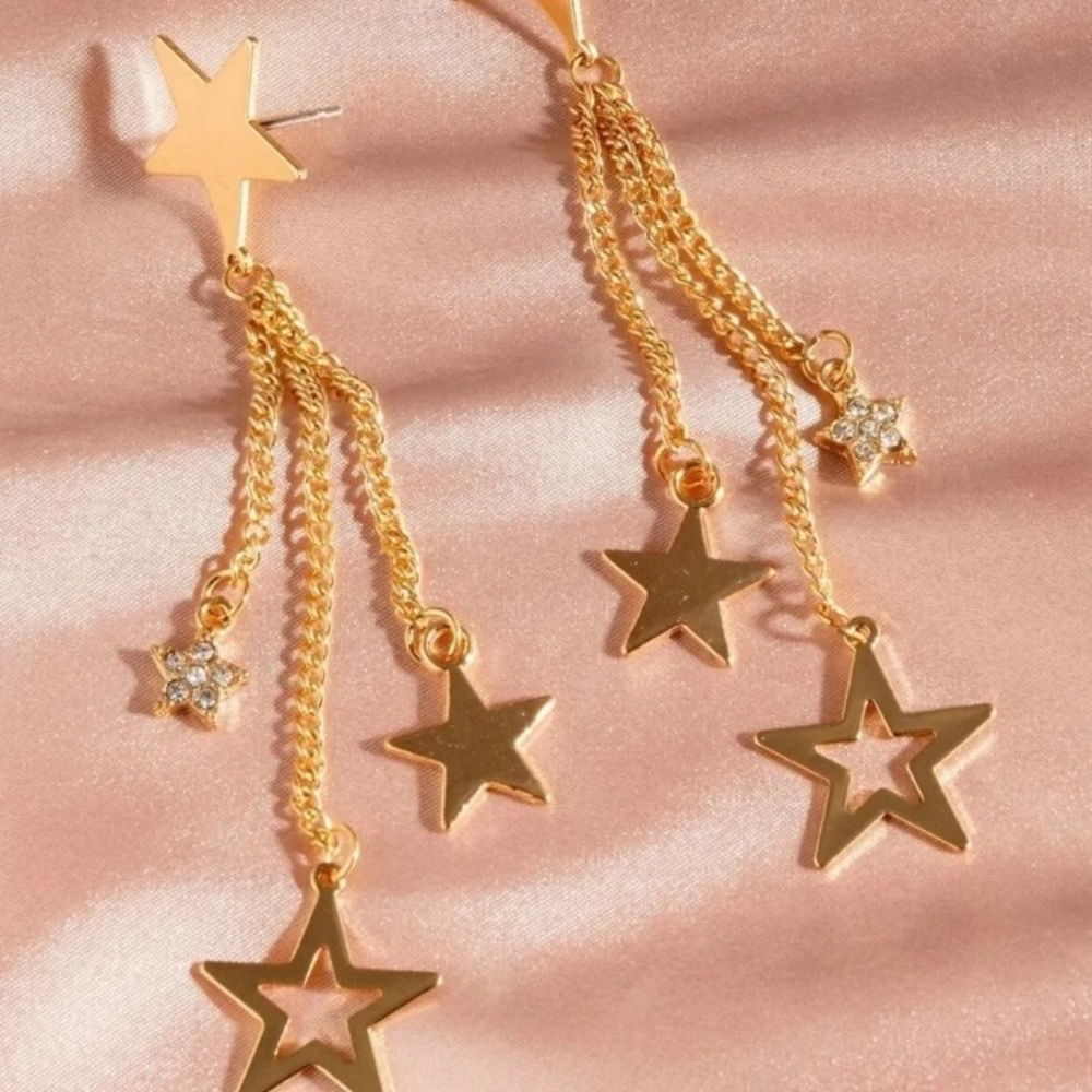 Star and chain drop earrings